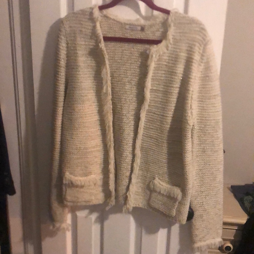 Bundle 2 for $22. 💝 Cute sparkle cream knit cardigan/blazer